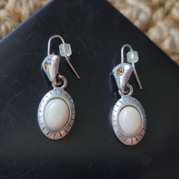Vtg Silver Toned Drop Earrings with Creamy and Amber Colored Stones - Picture 1 of 4